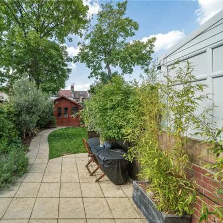 Image 6 - Effingham Road, Londres, London, N8 - House for sale