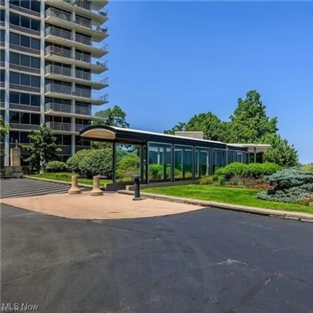 Image 2 - Winton Place Condominiums, Gold Coast Lane, Lakewood, OH 44107, USA - Condo for sale