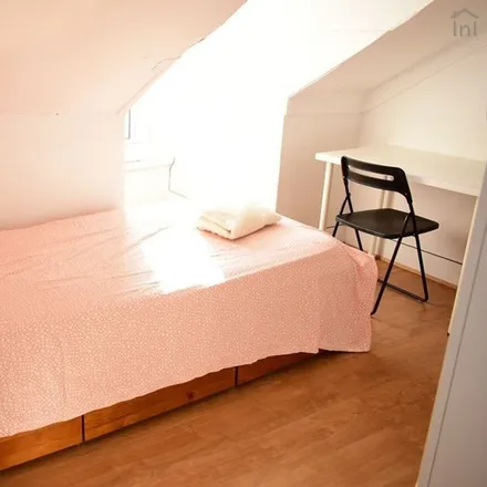 Rent this 4 bed room on Rua Passos Manuel