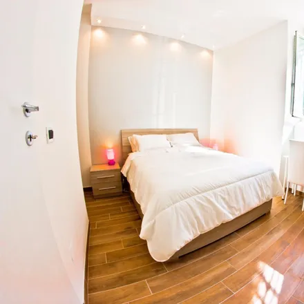 Rent this 6 bed room on 28DiVino Jazz in Via Mirandola, 21