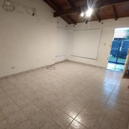Rent this 2 bed house on Chivilcoy 2066 in Partido de Morón, Castelar