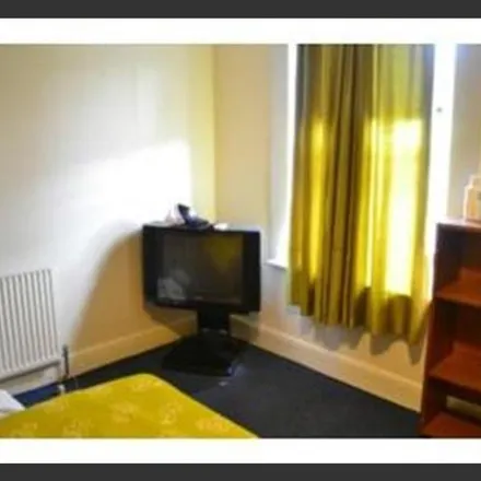 Rent this 4 bed apartment on 68 De Beauvoir Road in Reading, RG1 5NP