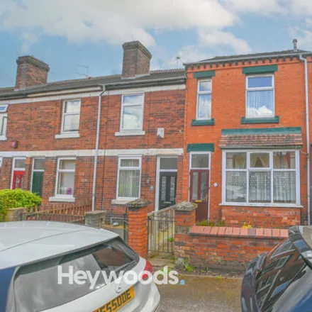 Buy this 3 bed townhouse on Queen Street in Newcastle-under-Lyme, ST5 8QJ