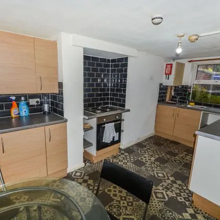 Rent this 5 bed townhouse on Walmsley Road in Leeds, LS6 1NG