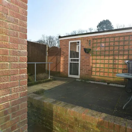 Rent this 3 bed townhouse on Cam Walk in Basingstoke, RG21 4DF