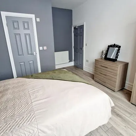 Rent this 5 bed apartment on Belmont Avenue in Doncaster, DN4 8AF