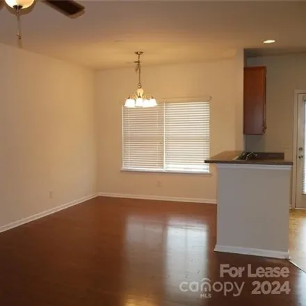 Image 2 - 5518 Tipperlinn Way, Charlotte, NC 28278, USA - Townhouse for rent