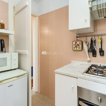 Rent this 1 bed apartment on Rua dos Remédios 106 in 110, 112