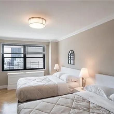 Image 2 - 242 East 87th Street, New York, NY 10028, USA - Apartment for rent