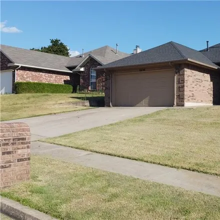 Image 2 - 11630 Elmhurst Drive, Midwest City, OK 73130, USA - House for sale