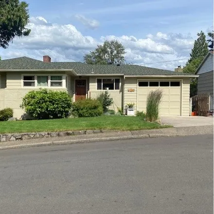 Buy this 3 bed house on 11930 Southeast 36th Avenue in Milwaukie, OR 97222
