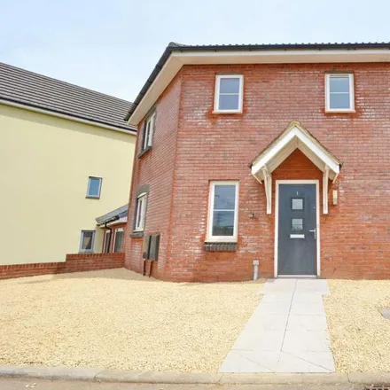 Rent this 4 bed duplex on 1 Harding Road in Stoke Gifford, BS34 8AP