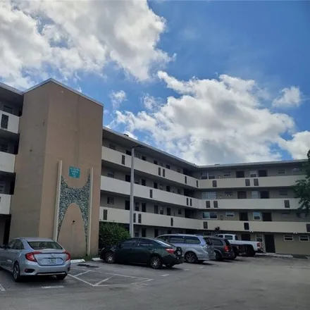 Buy this 2 bed condo on 1660 Northeast 191st Street in Miami-Dade County, FL 33179