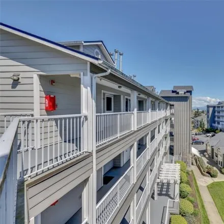 Buy this 3 bed condo on 1305 38th Street in Everett, WA 98201