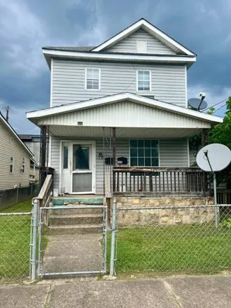 Buy this 4 bed house on 1524 Jefferson Avenue in Huntington, WV 25704