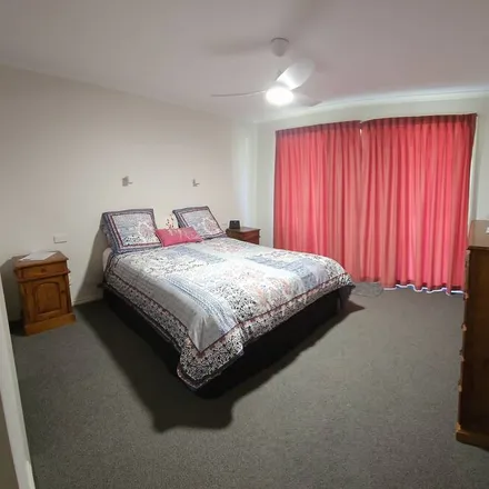 Rent this 3 bed house on Corowa NSW 2646