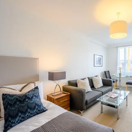 Rent this studio apartment on 39 Hill Street in London, W1J 5LX