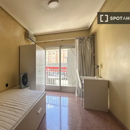 Rent this 4 bed room on Carrer d'Aiora in 5, 46018 Valencia