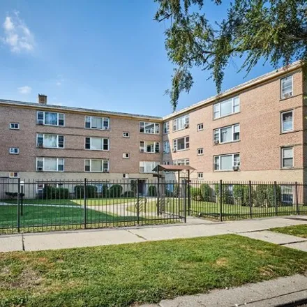 Rent this 2 bed condo on 6122-6136 North Seeley Avenue in Chicago, IL 60659