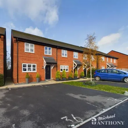 Buy this 3 bed house on Bucks CC Sports and Social Club in Lennon Way, Stoke Mandeville