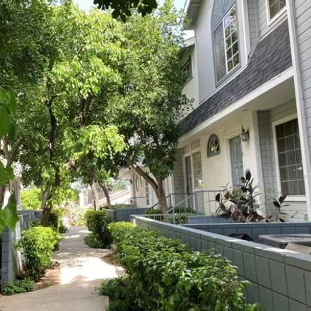 Image 2 - Alley 80592, Los Angeles, CA 91306, USA - Townhouse for sale