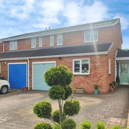 Buy this 3 bed duplex on Woburn Close in Bromsgrove, B61 7PW