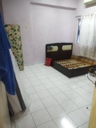 Rent this 3 bed apartment on Jalan PJS 1/25 in Petaling Jaya South, 46050 Petaling Jaya
