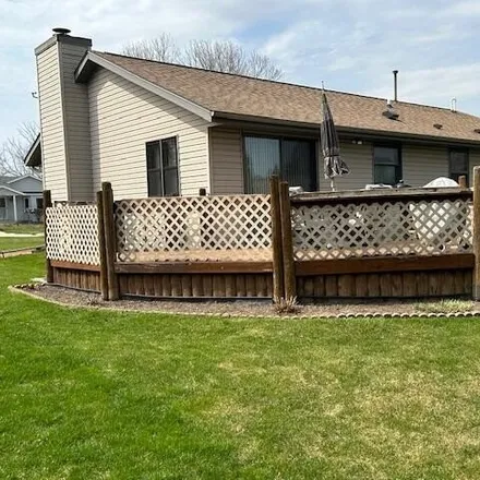 Image 2 - 2403 North 36th Place, Sheboygan, WI 53083, USA - House for sale