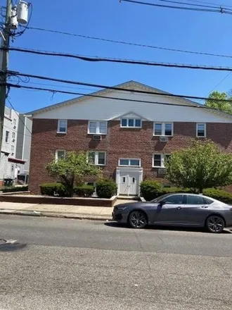 Buy this 1 bed condo on 33 West 32nd Street in Bayonne, NJ 07002