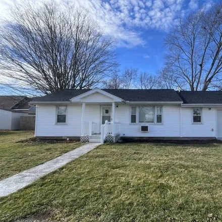 Image 1 - 689 South Central Avenue East, Tuscola, IL 61953, USA - House for sale