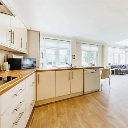 Image 2 - Tenterden Drive, London, NW4 1ED, United Kingdom - Duplex for sale