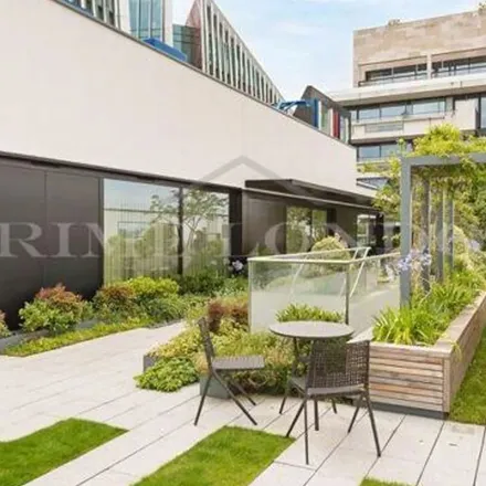Image 5 - Victoria Station, Phipps Mews, London, SW1W 9AX, United Kingdom - Apartment for rent