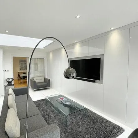 Image 6 - Bushey Avenue, London, BR5 1EP, United Kingdom - Duplex for sale