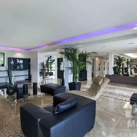 Image 7 - Villa Mauvarre, Grand Boulevard de Super Cannes, 06220 Cannes, France - Apartment for rent