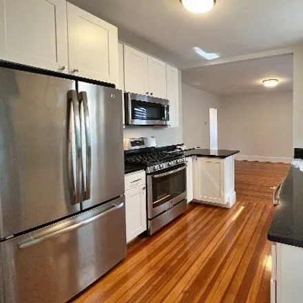 Image 3 - 17 Ashland Street, Somerville, MA 02144, USA - Apartment for rent