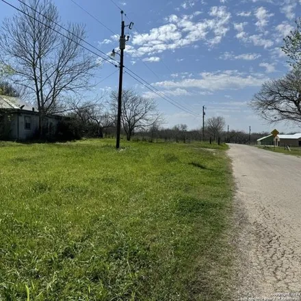 Image 2 - 479 Water Tower Road, Seguin, TX 78155, USA - House for sale