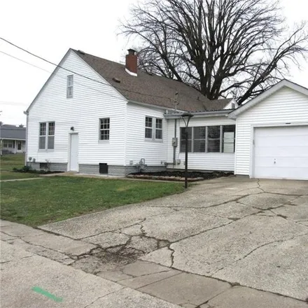 Buy this 2 bed house on 410 West Spruce Street in Jerseyville, IL 62052