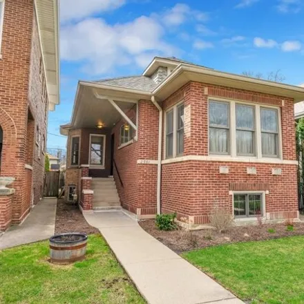 Buy this 2 bed house on 2951 West Leland Avenue in Chicago, IL 60625