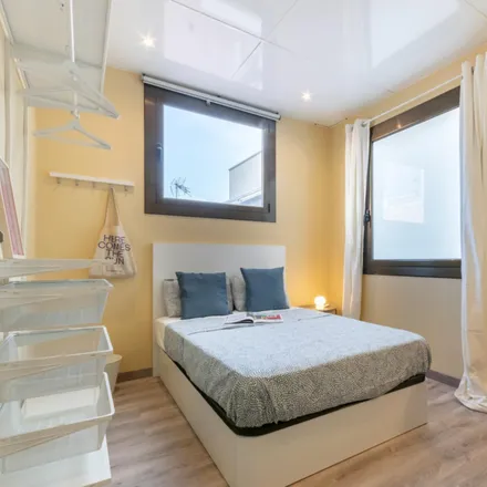 Rent this 5 bed room on Baba Supermercat in Gran Via de les Corts Catalanes, 617