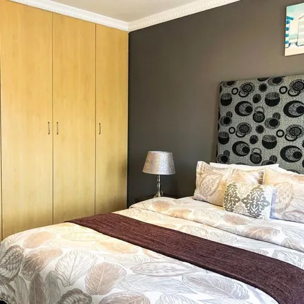 Image 5 - Sandton Drive, Sandhurst, Sandton, 2031, South Africa - Apartment for rent