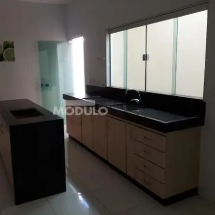 Rent this 3 bed house on unnamed road in Jardim Patrícia, Uberlândia - MG