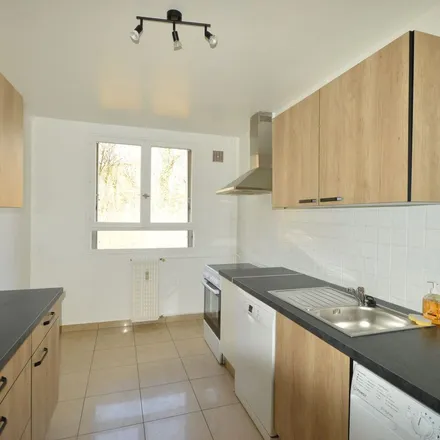 Rent this 3 bed apartment on 6 Avenue du Temple in 25700 Valentigney, France