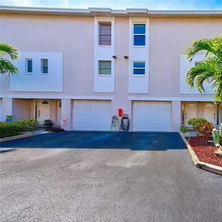 Image 2 - 233 125th Avenue, Treasure Island, Pinellas County, FL 33706, USA - Townhouse for rent