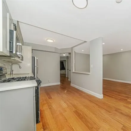 Image 5 - 5722 Avenue N, New York, NY 11234, USA - House for sale