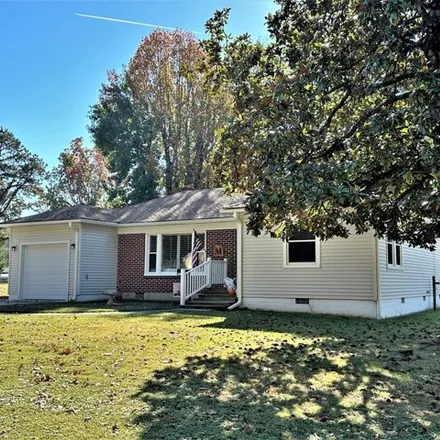 Buy this 3 bed house on 719 West Bain Street in Dexter, MO 63841