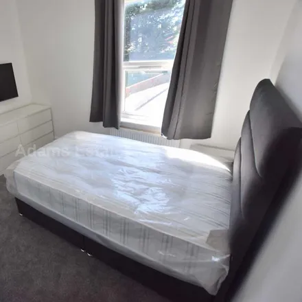 Rent this 1 bed room on 106 Wokingham Road in Reading, RG6 1JL