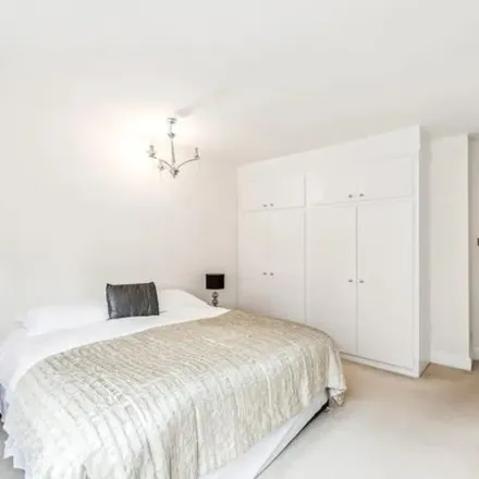 Rent this 3 bed apartment on The Harley Street Clinic in 78 Harley Street, East Marylebone