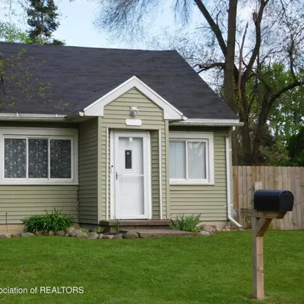 Buy this 2 bed house on 2875 Fauna Avenue in Lansing, MI 48911