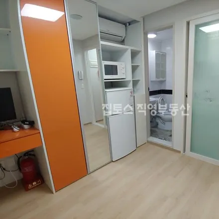 Rent this 2 bed apartment on 서울특별시 구로구 구로동 1132-10
