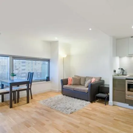 Image 1 - Landmark West Tower, 22 Marsh Wall, Canary Wharf, London, E14 9JF, United Kingdom - Loft for sale